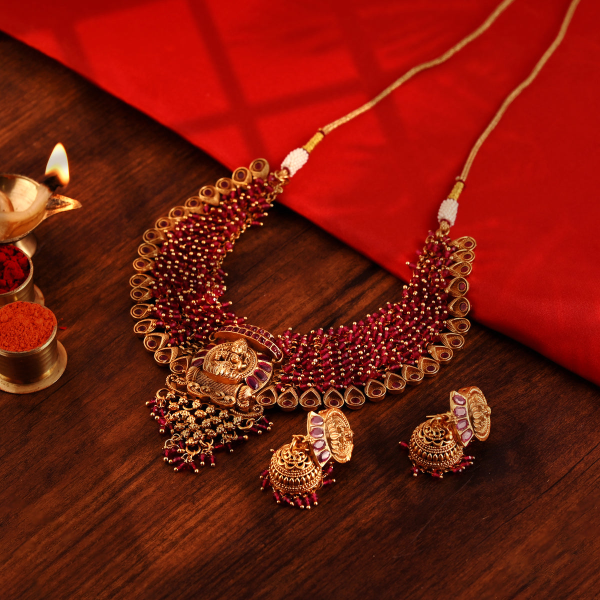 Lordly Lustre Studded Gold Necklace