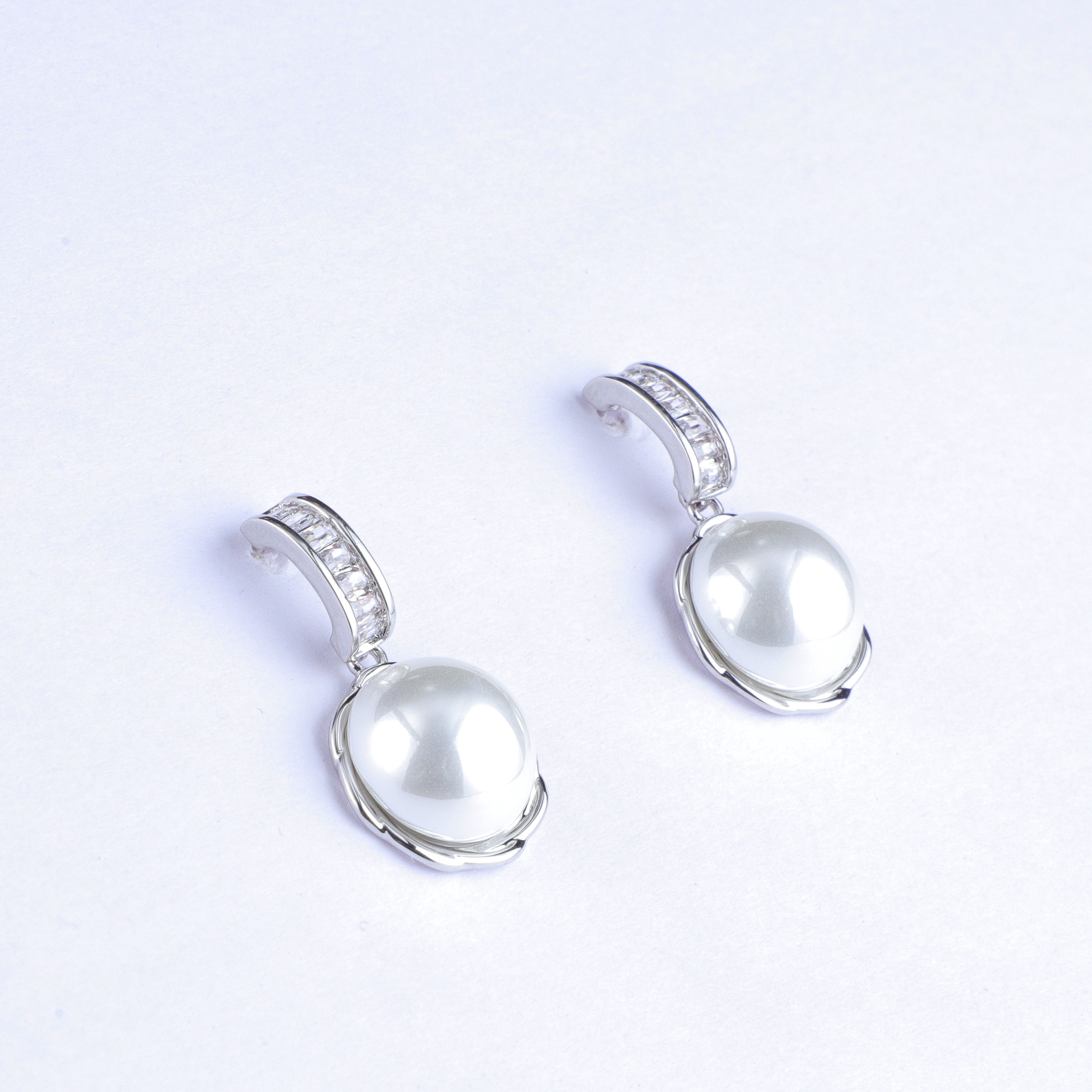 Enchanting Aura Pearl Earrings