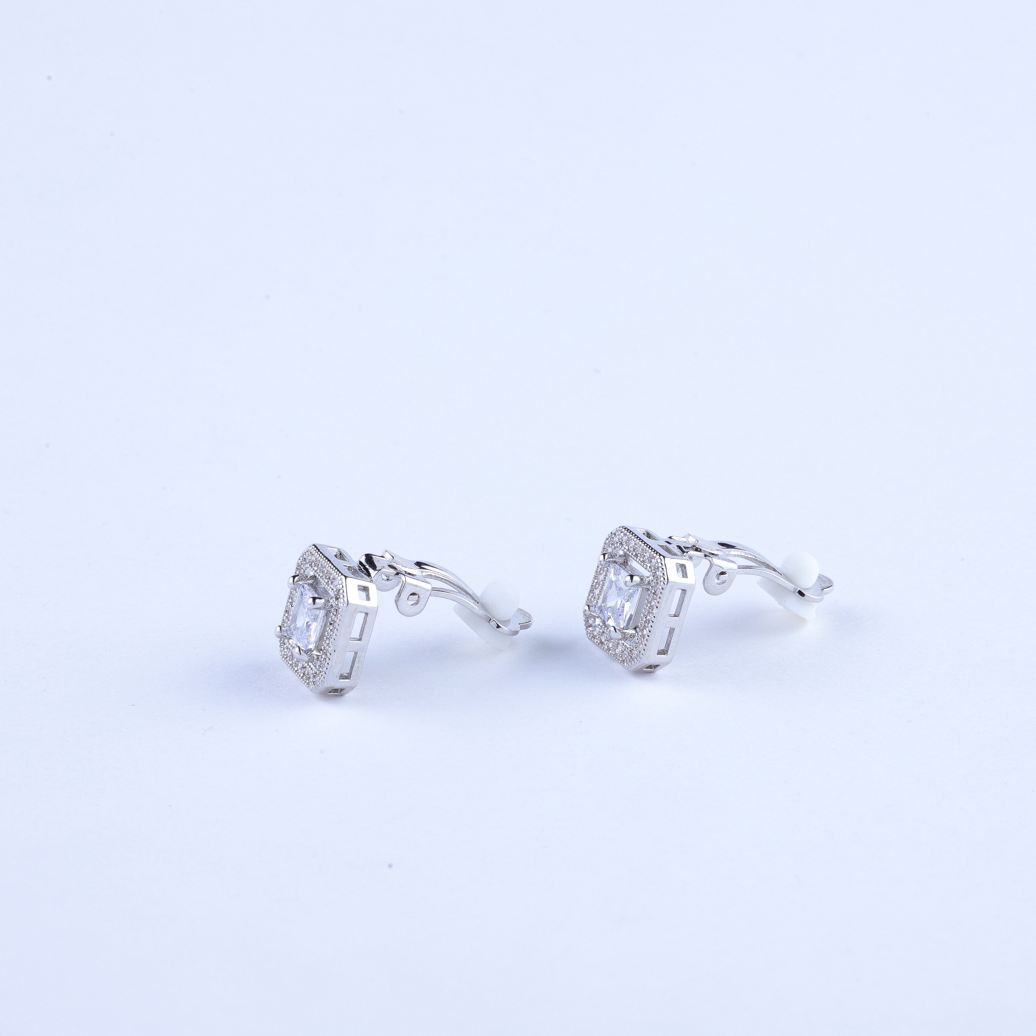 Chic Halo Zirconia Studs