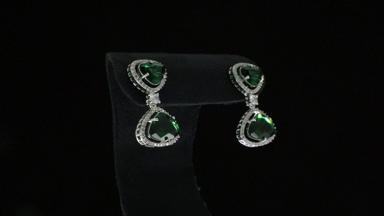 Quaint Emerald Green Drop Earrings